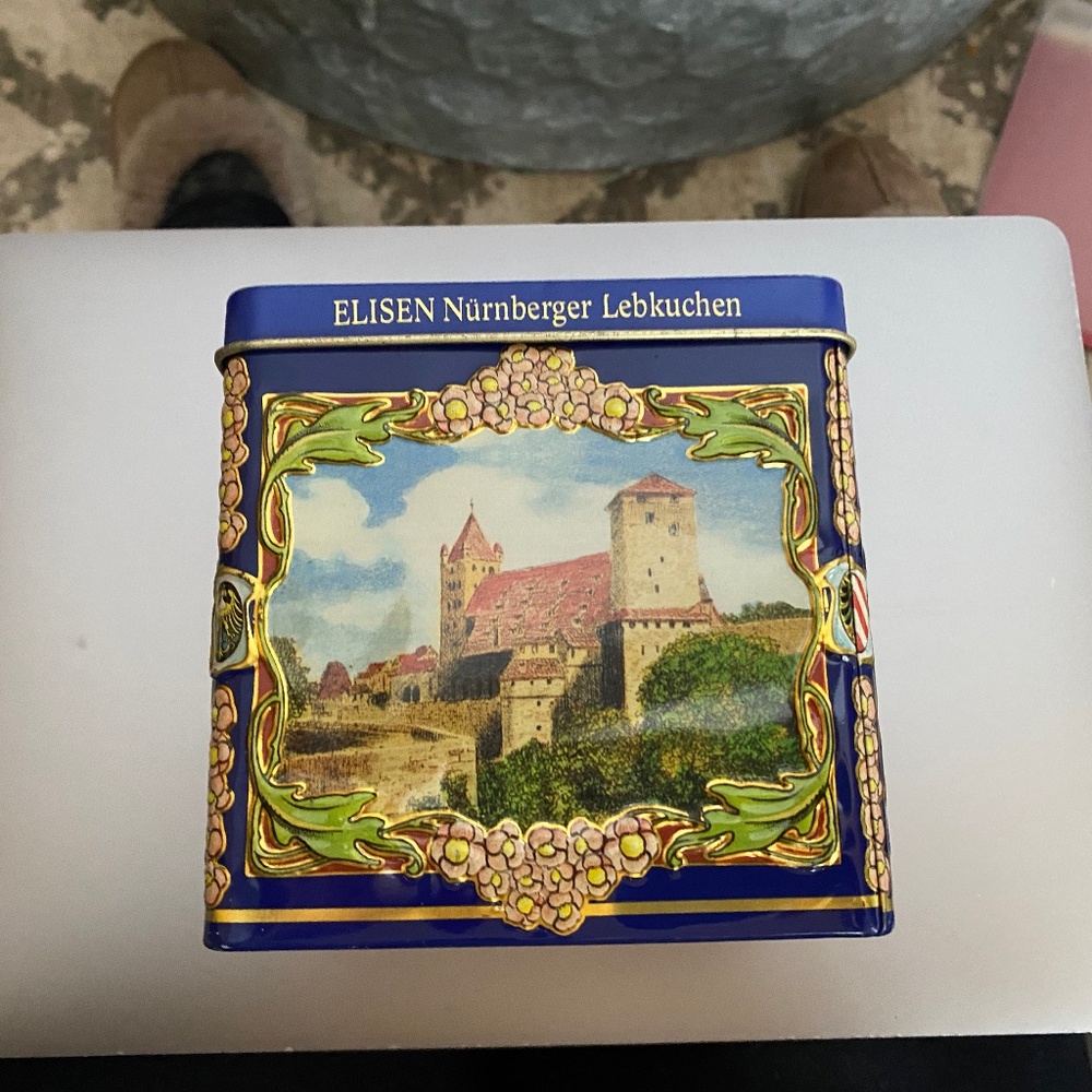 Elisen Nurnberger Lebkuchen MusicaBox Tin